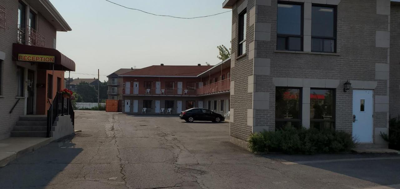 Motel Falcon Brossard Exteriör bild
