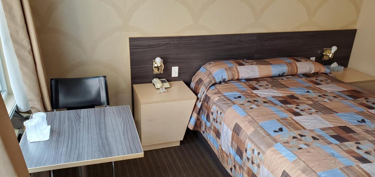 Motel Falcon Brossard Exteriör bild