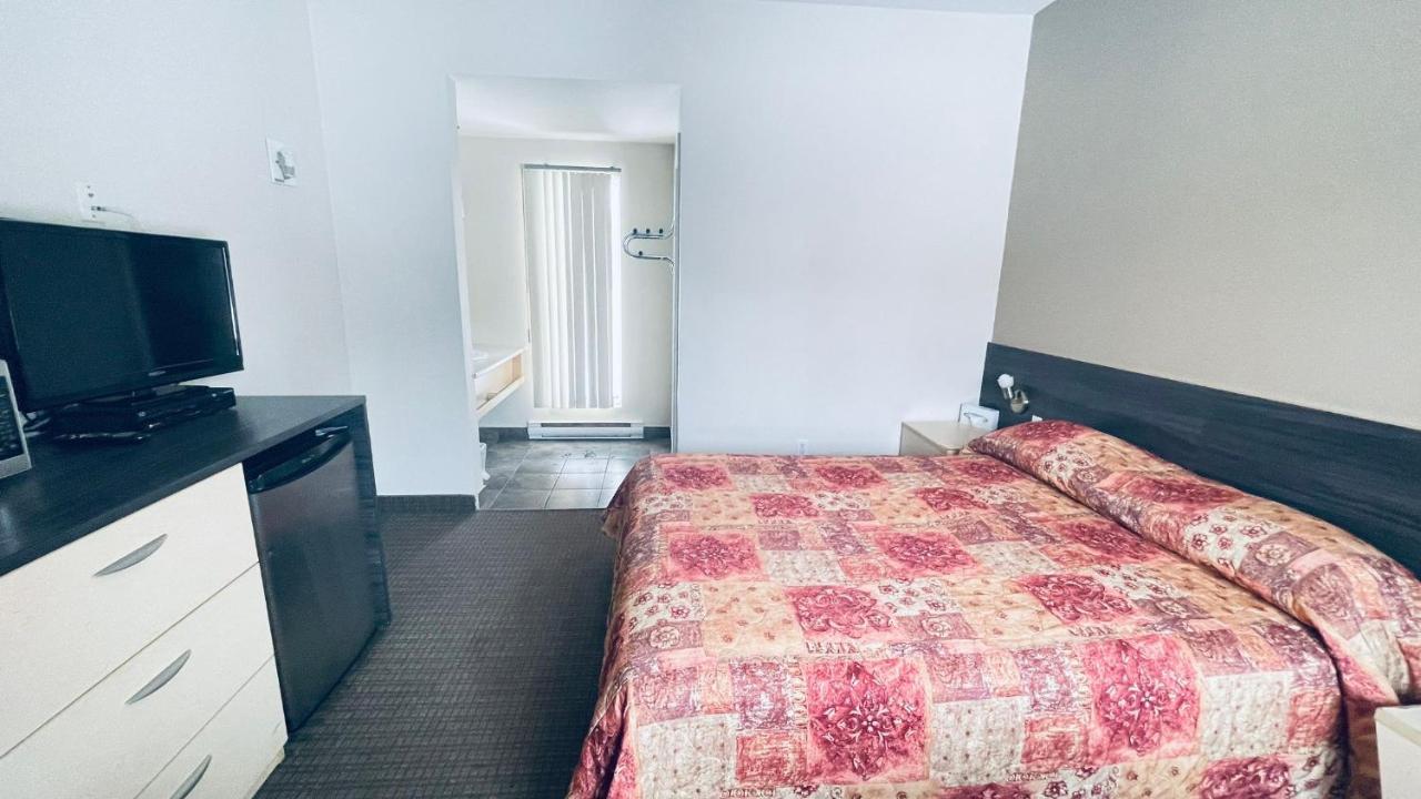 Motel Falcon Brossard Exteriör bild